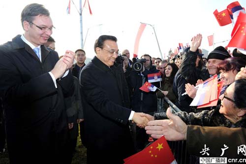 李克強總理和塞爾維亞總理武契奇18日共同出席貝爾格萊德跨多瑙河大橋竣工儀式