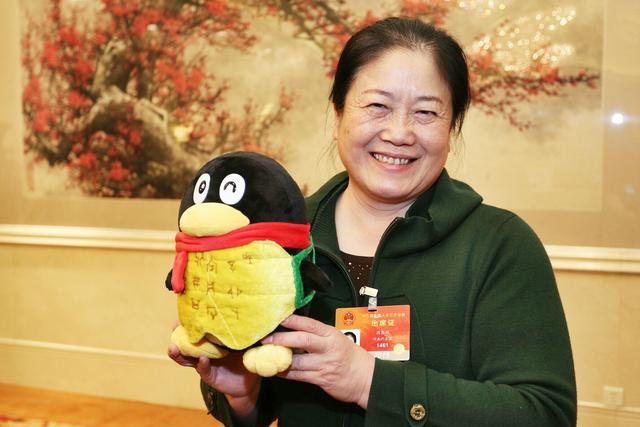河南省工商局局長(cháng)周春燕盛贊騰訊：年輕可以“任性”
