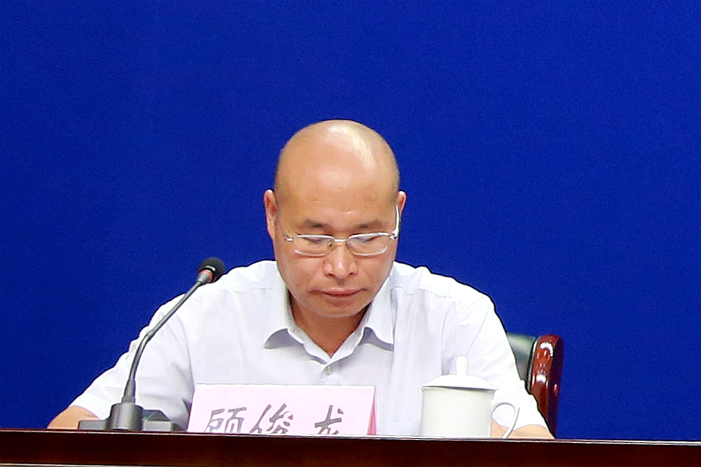 省統計局普查中心主任顧俊龍回答記者提問(wèn)