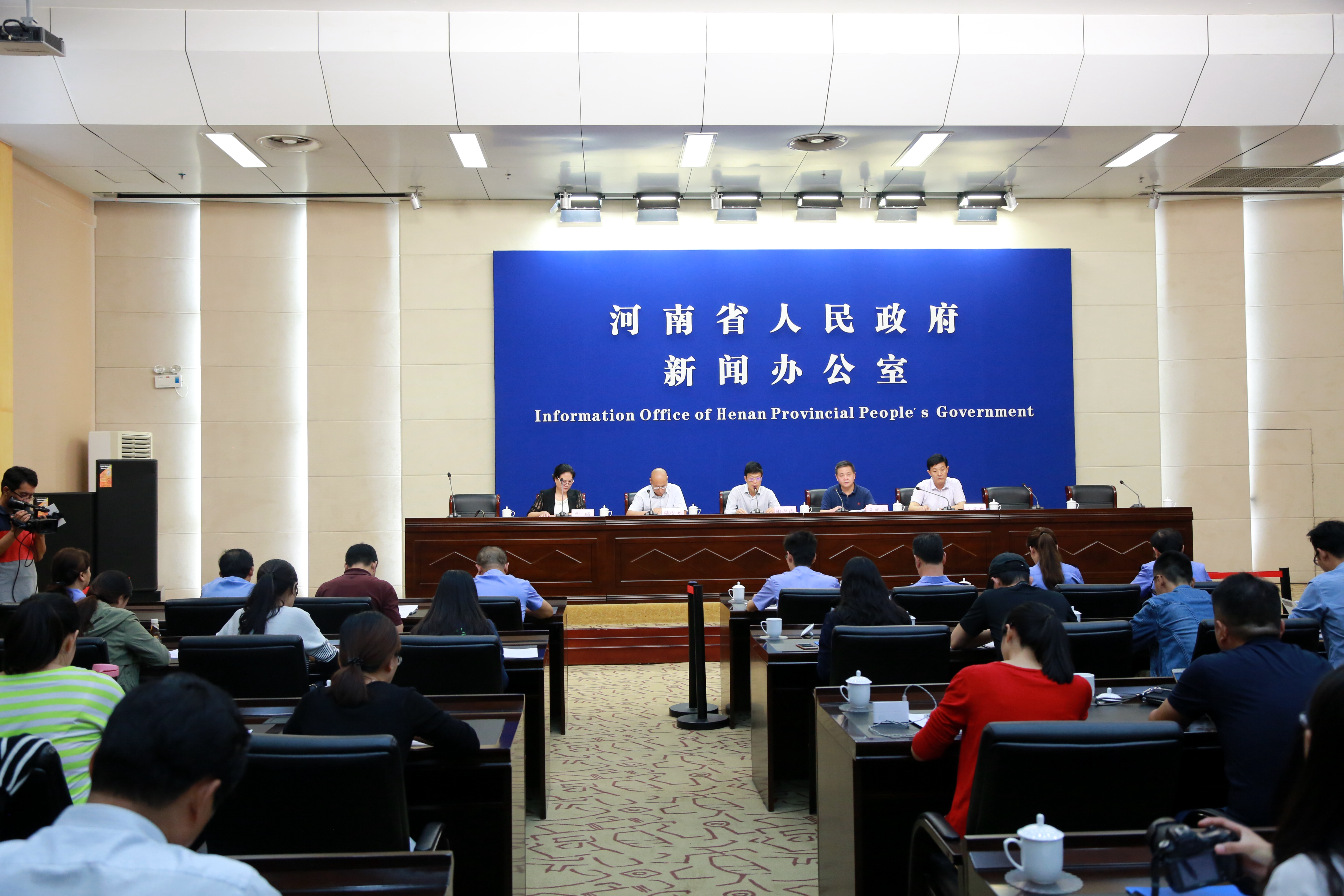 全省“五證合一、一照一碼”登記制度改革新聞發(fā)布會(huì )現場(chǎng)