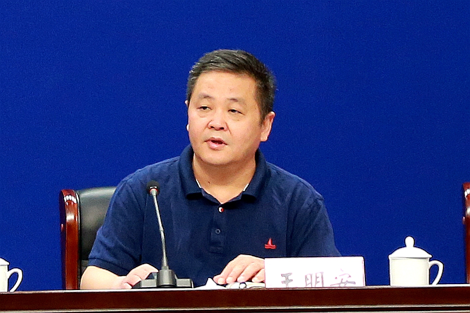 省社會(huì )保障局副局長(cháng)王明安回答記者提問(wèn)