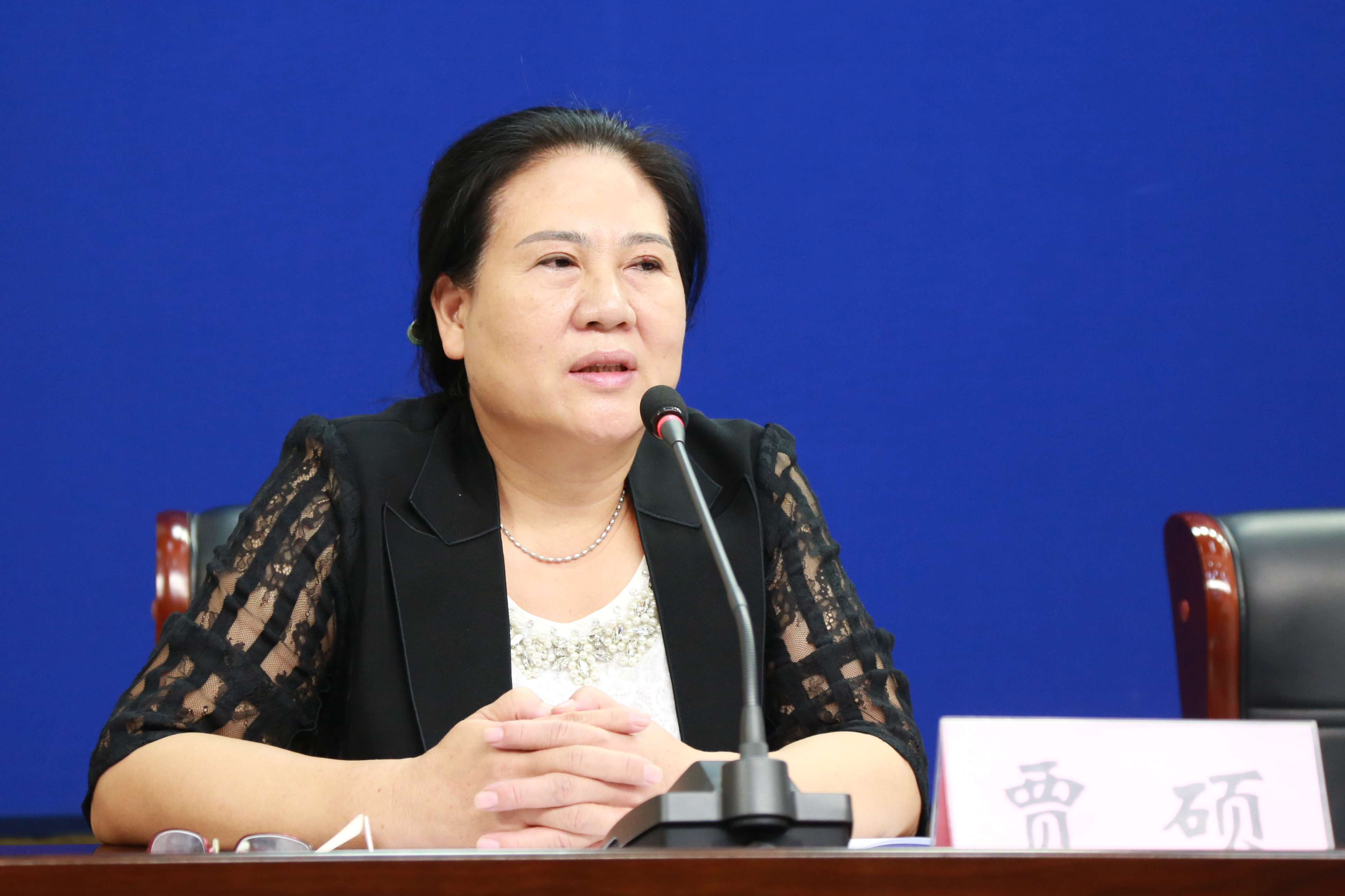 省委外宣辦（省政府新聞辦）副主任賈碩主持發(fā)布會(huì )