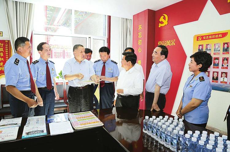 工商總局局長(cháng)張茅：攻堅克難進(jìn)一步深化商事制度改革