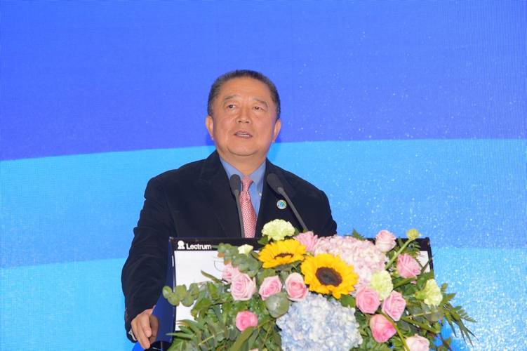 河南省外商投資企業(yè)協(xié)會(huì )第五屆會(huì )員大會(huì )成功召開(kāi)胡葆森當選為新一屆會(huì )長(cháng)