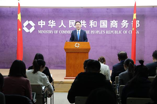 商務(wù)部召開(kāi)例行新聞發(fā)布會(huì )通報2019年前兩個(gè)月我國對外投資合作的有關(guān)情況等 
